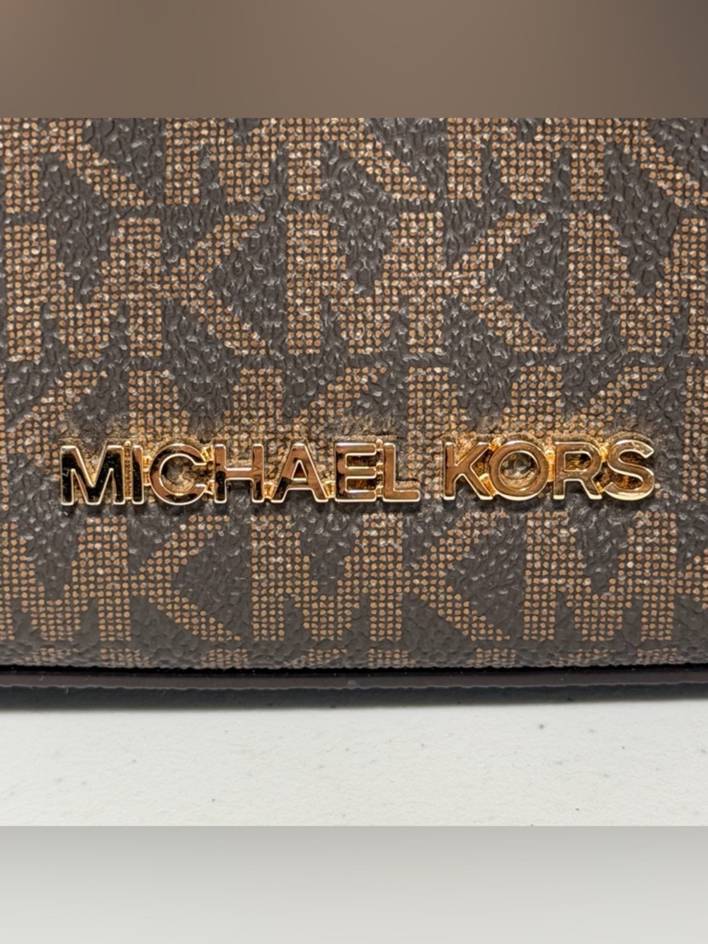 Michael Kors Suri Small Logo Bucket Bag - Picture 2 of 9